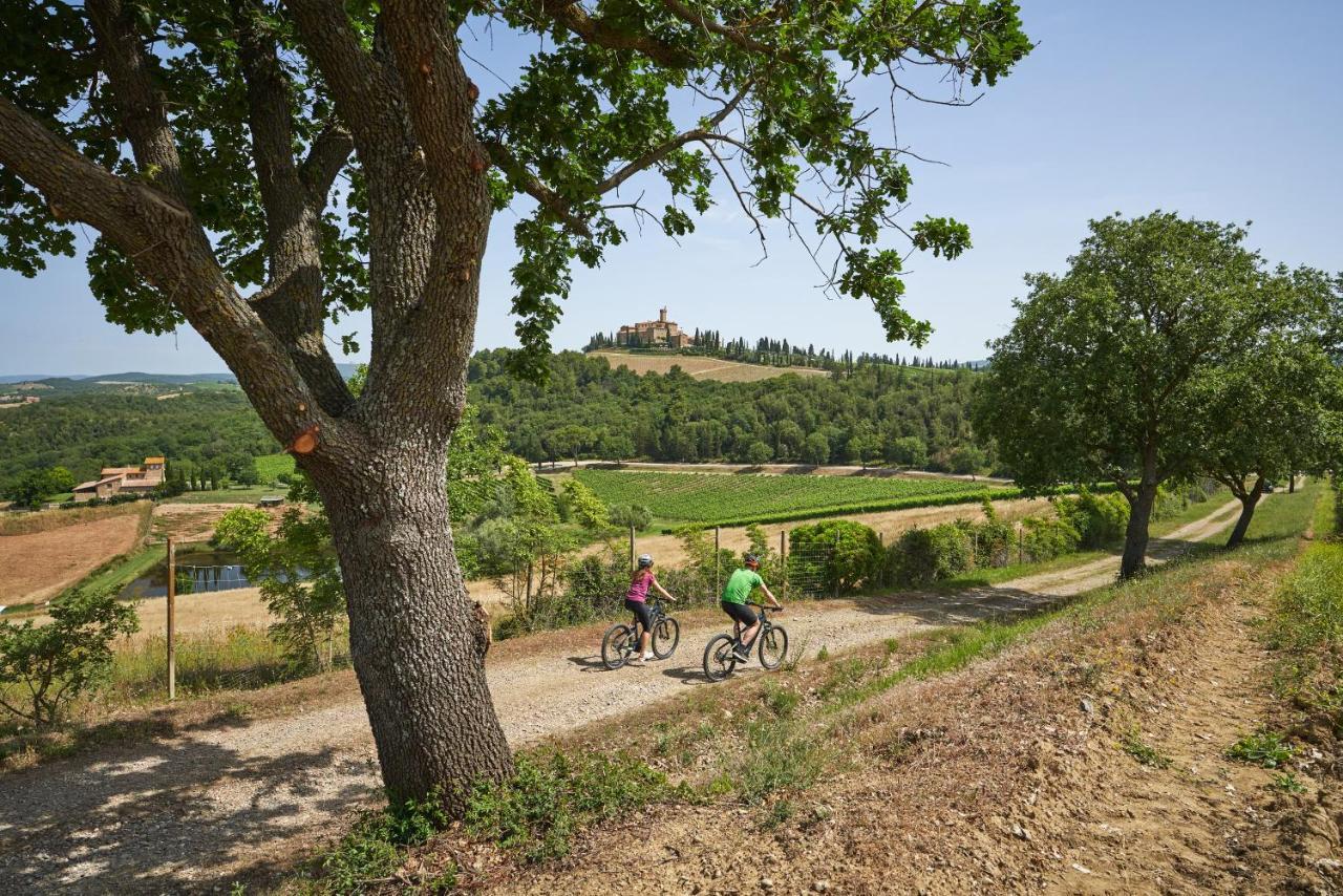 Castello Banfi - Il Borgo - Relais Et Chateaux Hotel Poggio alle Mura Екстериор снимка