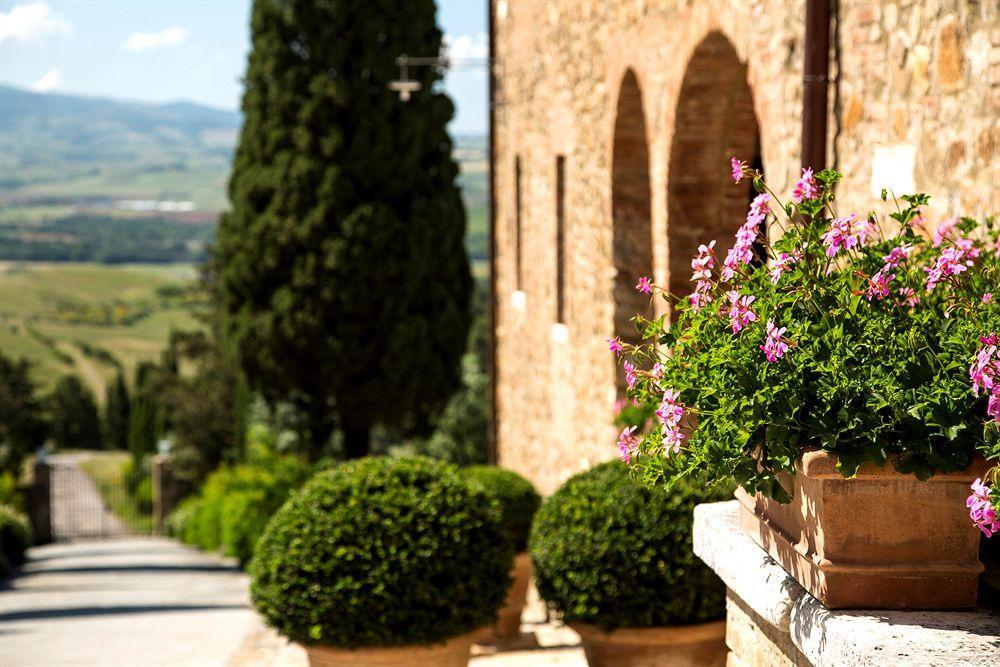 Castello Banfi - Il Borgo - Relais Et Chateaux Hotel Poggio alle Mura Екстериор снимка