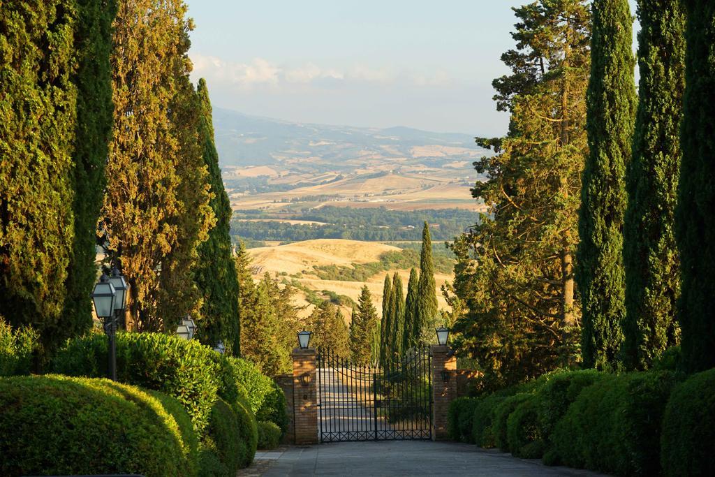 Castello Banfi - Il Borgo - Relais Et Chateaux Hotel Poggio alle Mura Екстериор снимка