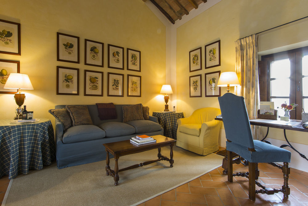 Castello Banfi - Il Borgo - Relais Et Chateaux Hotel Poggio alle Mura Екстериор снимка