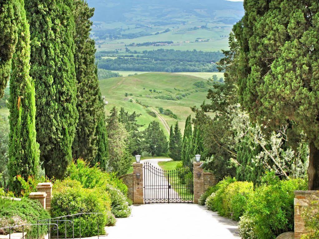 Castello Banfi - Il Borgo - Relais Et Chateaux Hotel Poggio alle Mura Екстериор снимка