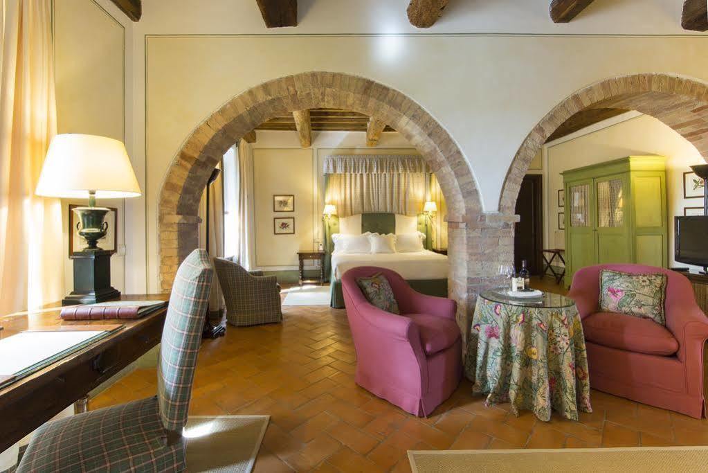 Castello Banfi - Il Borgo - Relais Et Chateaux Hotel Poggio alle Mura Екстериор снимка